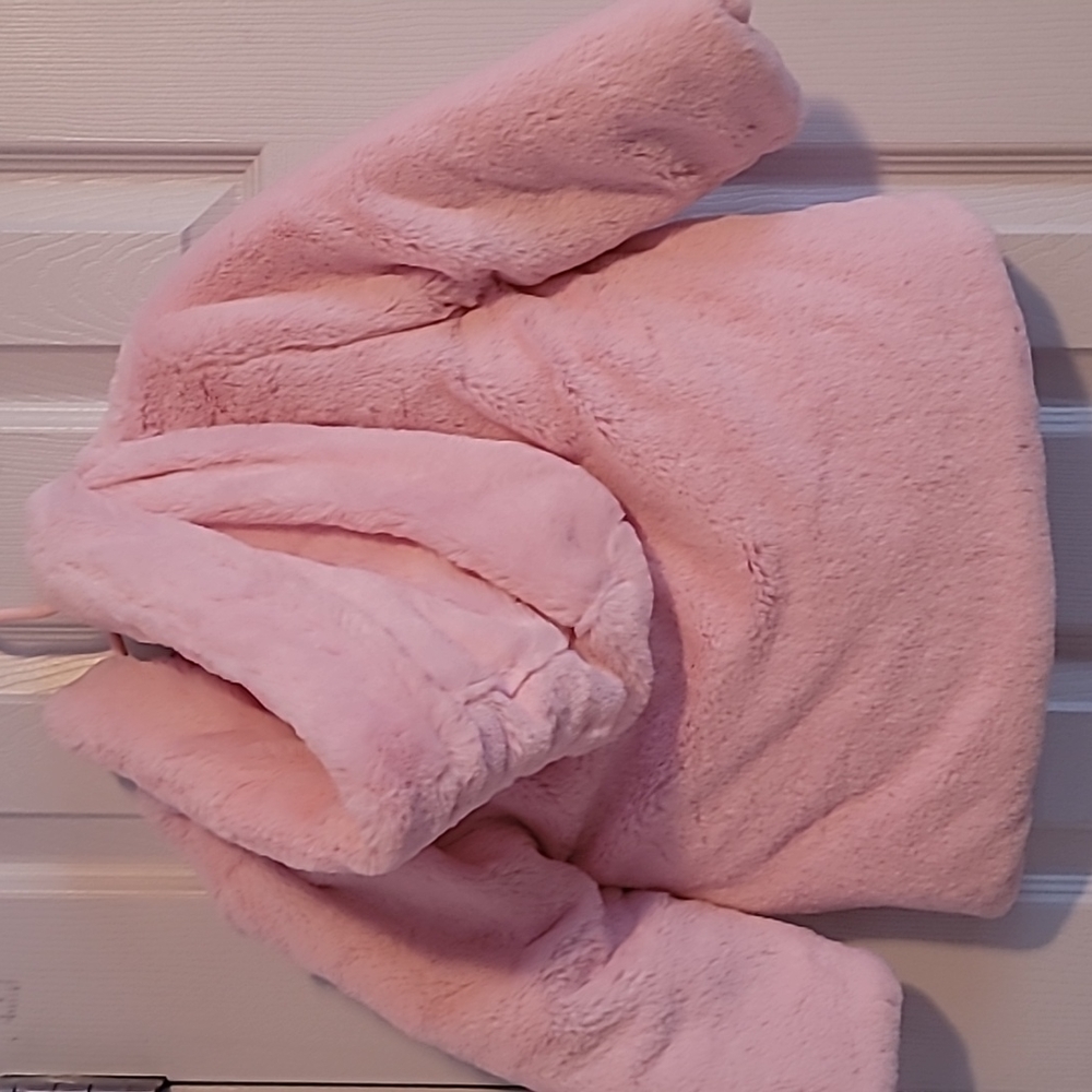 Adorable 3t fuzzy pink jacket - Picture 3 of 3